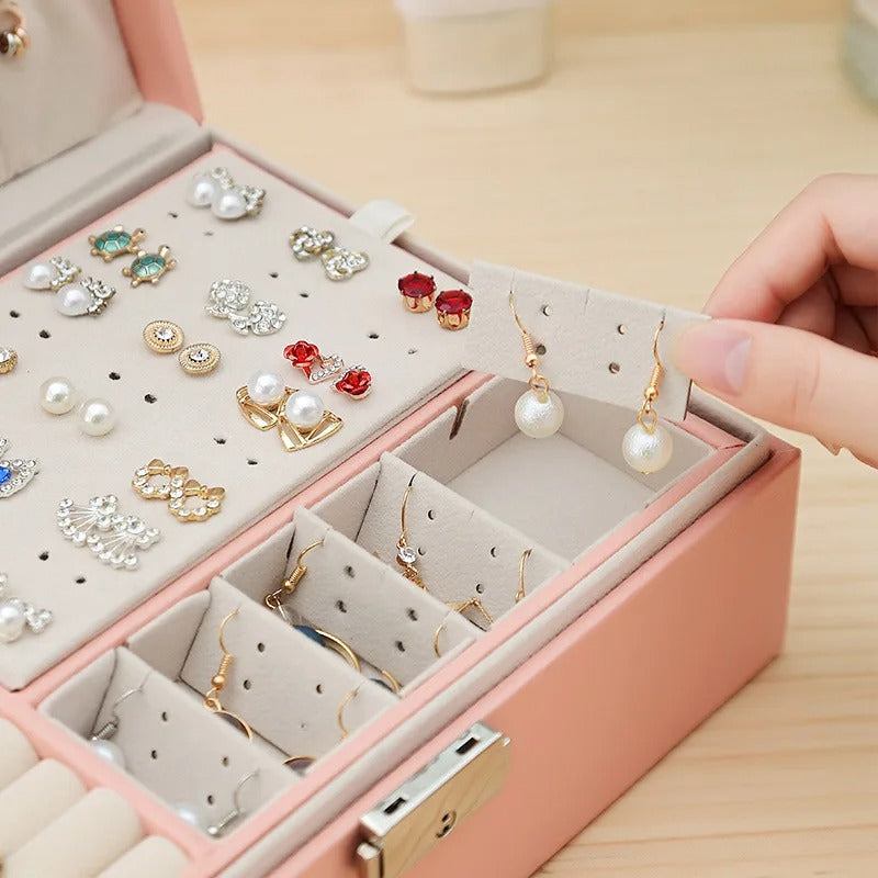 gros plan boite à bijoux bois rose 