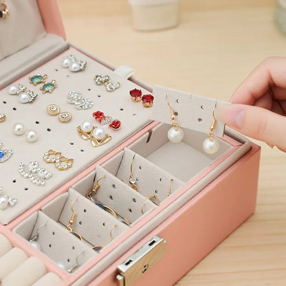 gros plan boite à bijoux bois rose 